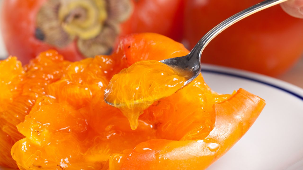 What Does a Persimmon Taste Like