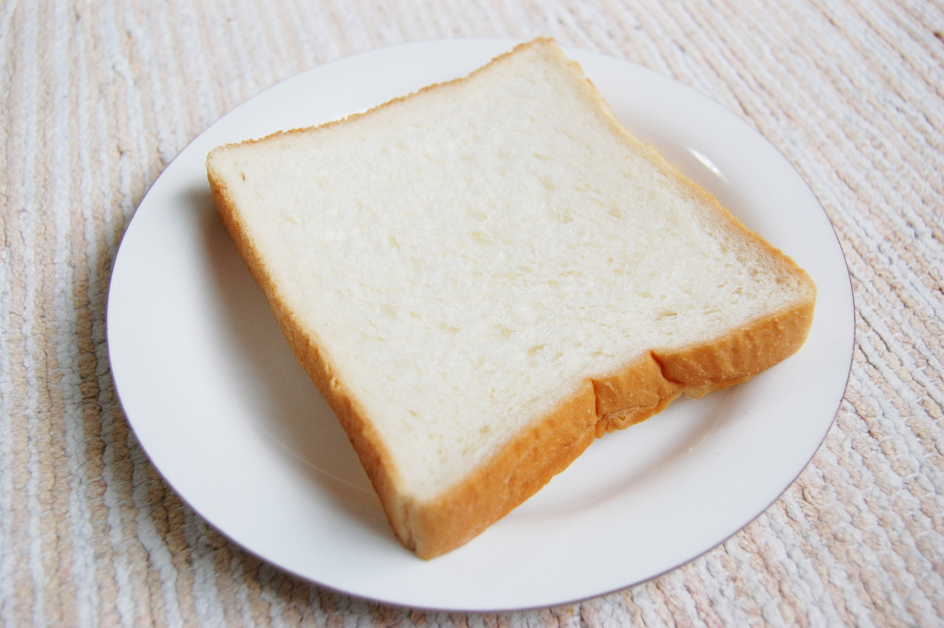 食パン型のサイズ完全攻略！1斤・2斤の寸法比較と強力粉の黄金比