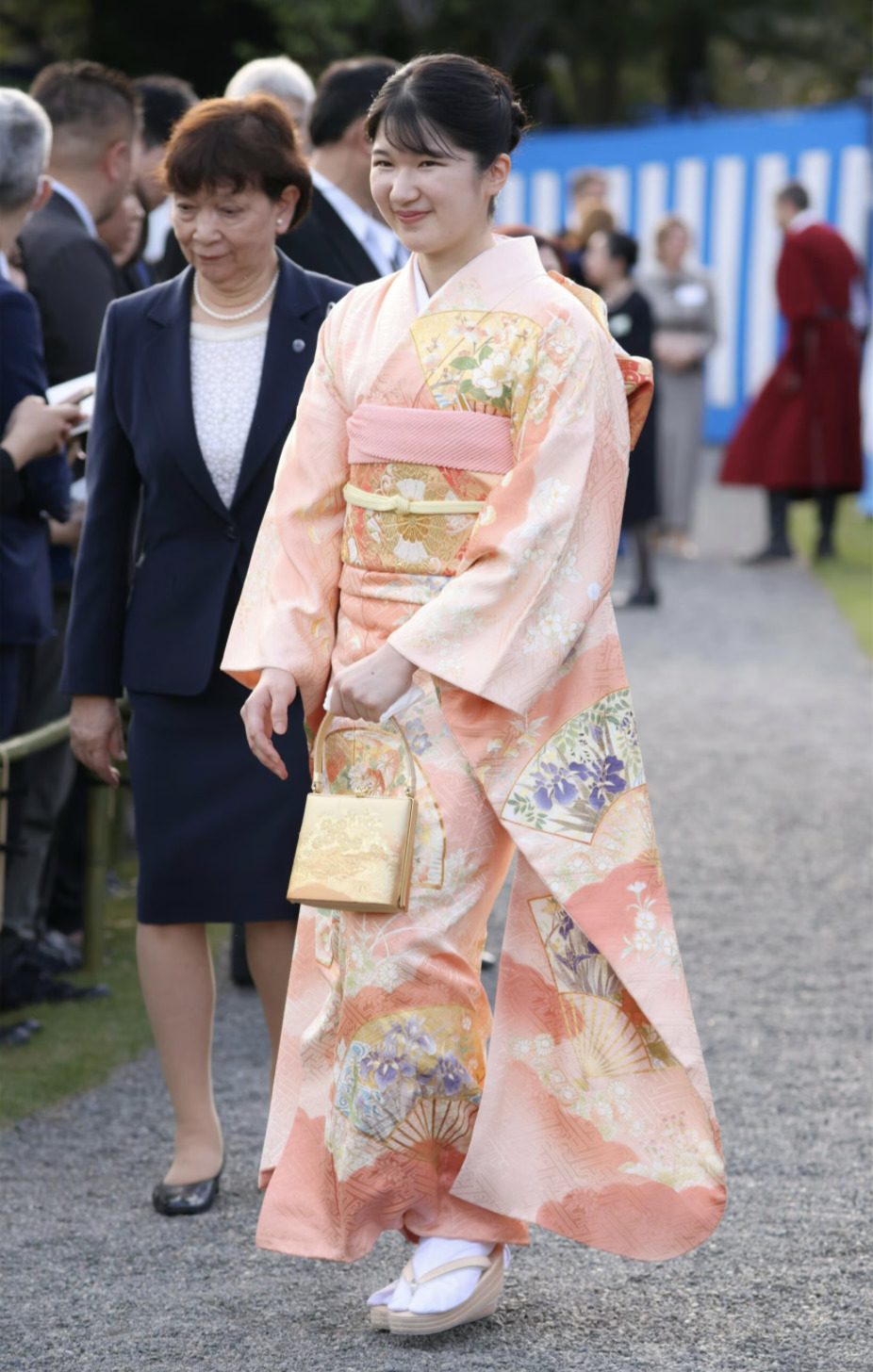 愛子さま洗練の着物美！伝統を紡ぐ特注振袖と皇室コーディネート