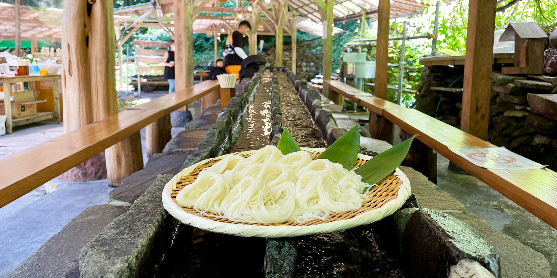 阿弥陀ヶ滝の流しそうめん完全攻略！2026最新混雑と裏ワザ