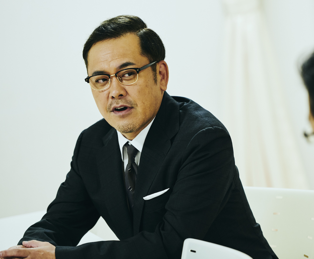 くりぃむしちゅー有田の現在と引退説の真実｜家族の素顔から年収まで