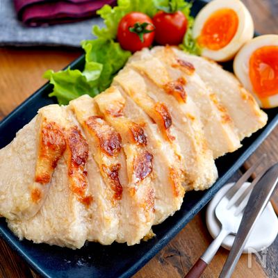 パサつく鶏胸肉が塩麹で劇的に柔らか！プロが明かす究極の隠し味