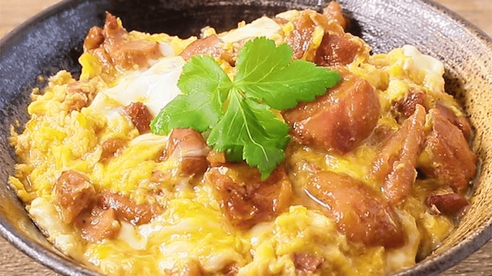 余った親子丼がプロの味に！Snsで話題の時短リメイクレシピ7選