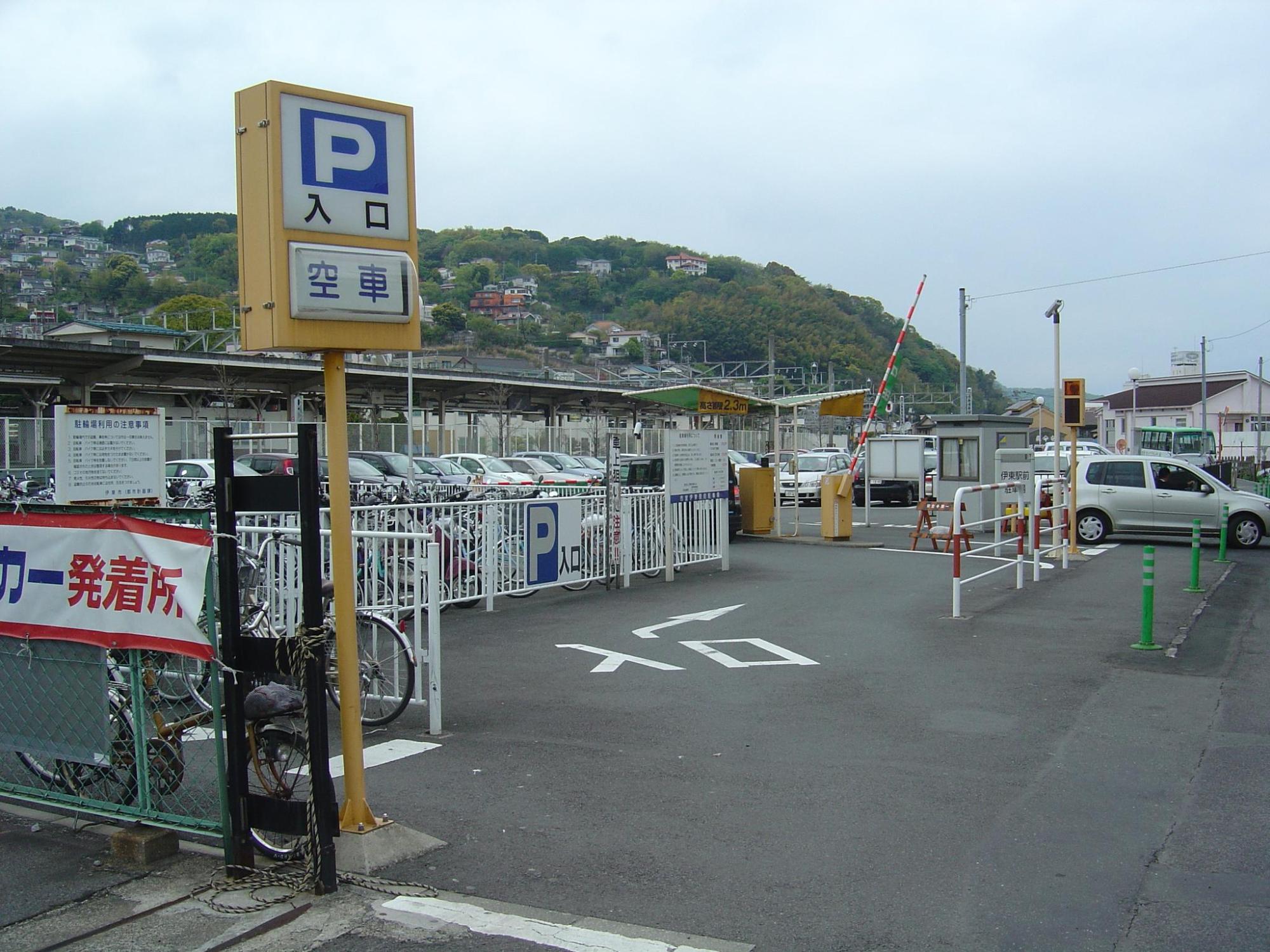 駅前駐車場が満車で高い理由とは？2026年最新の料金相場と予約術