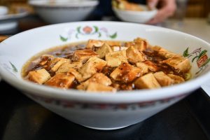 【2026年決着】麻婆豆腐は「木綿」か「絹」か？国民的論争に終止符を打つ、プロが辿り着いた究極の選択