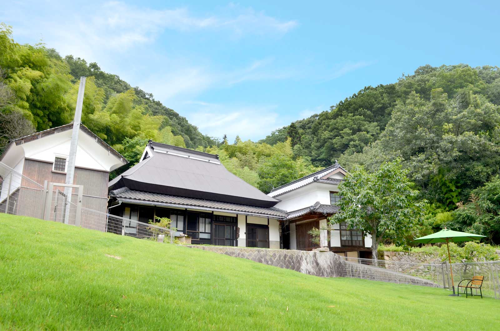 光と素材が響き合う理想の住まい！溝田建築設計が魅せる独占空間美