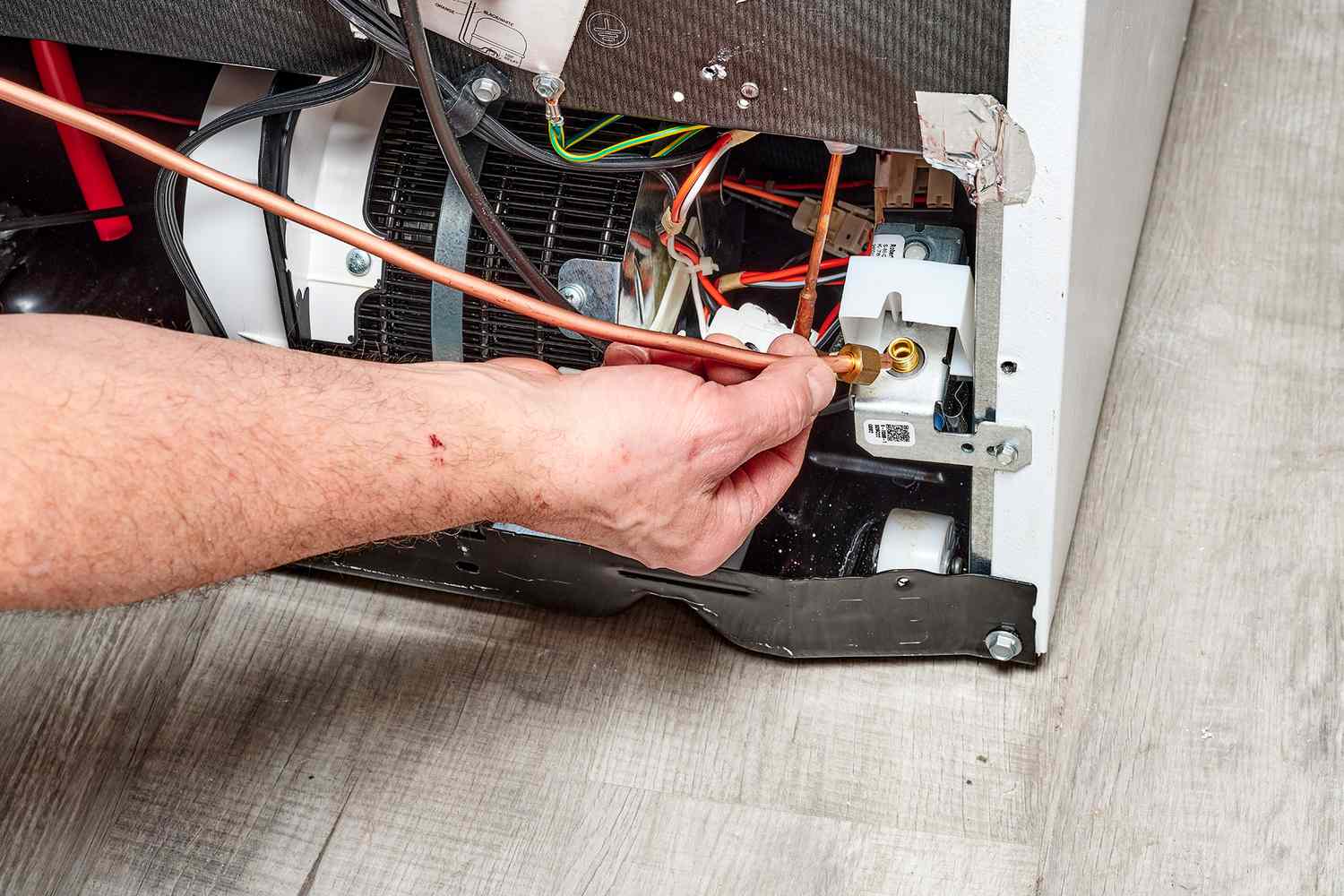 How to Hook up Ice Maker Fridge