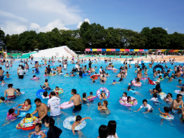 【画像あり】 井頭 公園 一 万 人 プール 話題のバズ動画・画像 #937