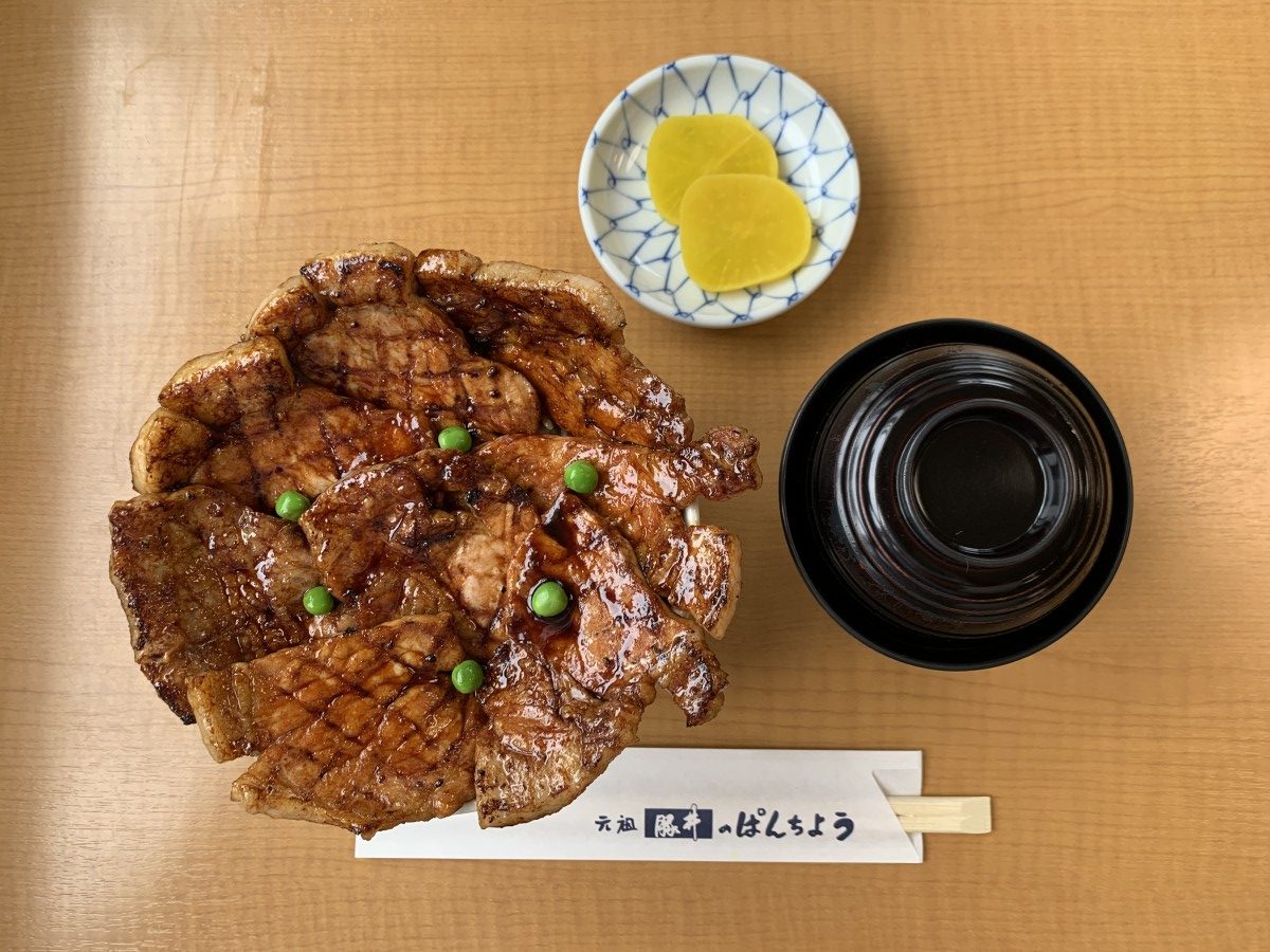 【2026年最新】帯広「元祖 豚 丼 の ぱんちょう」の行列に並ぶ価値はあるか？創業90年超の伝統と秘伝タレの秘密を徹底解剖