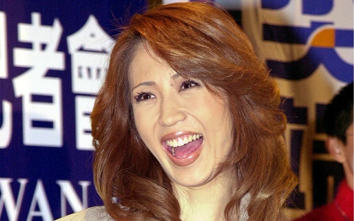 飯島愛の死因と真相｜肺炎発表の裏側・引退理由と最後のブログを検証