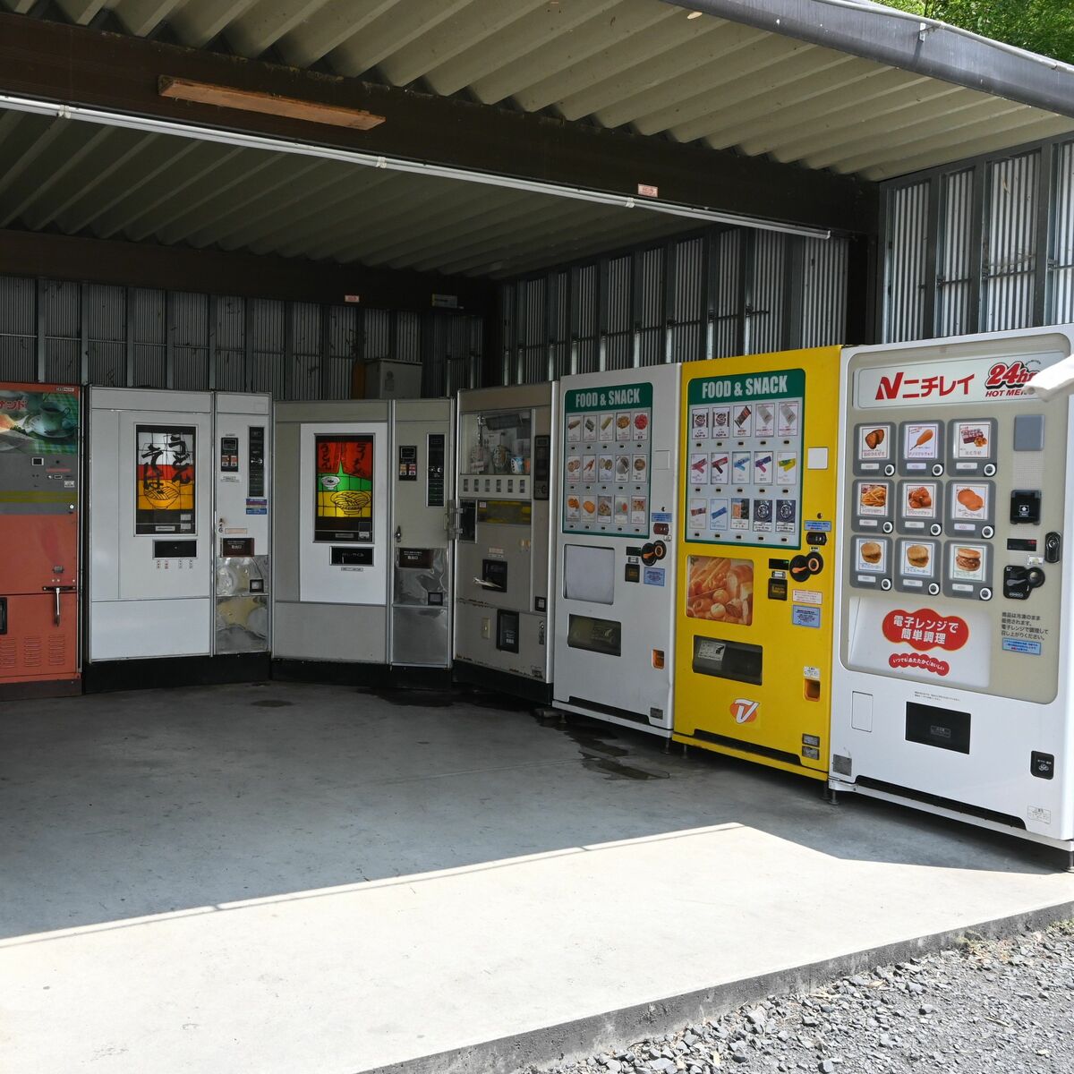 熱々バーガーとトーストサンド！栃木の昭和レトロ自販機巡り