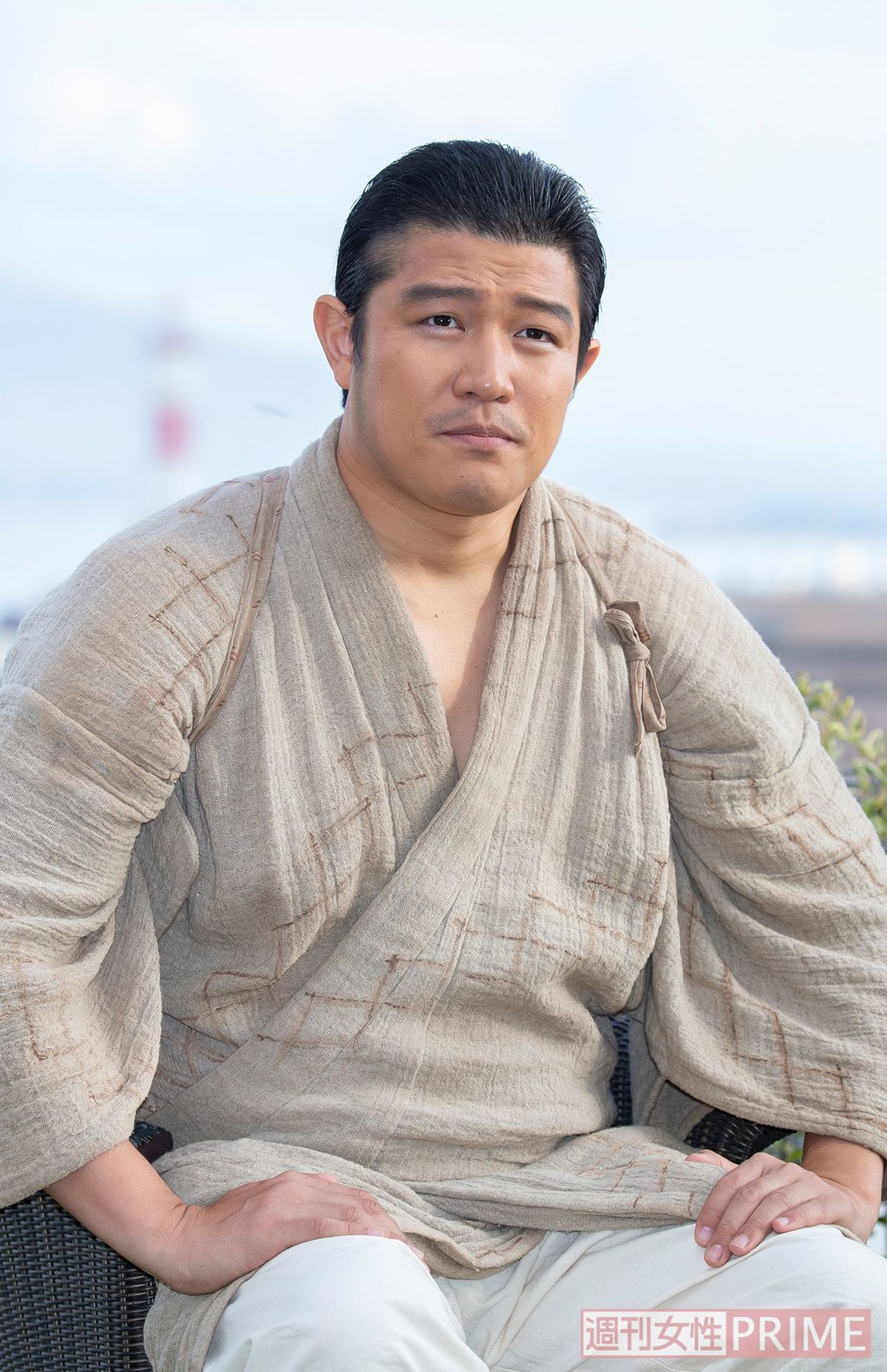 鈴木亮平、世界を呑み込む「規格外の肉体と言語力」——2026年、ハリウッドが熱視線を送る凄みの正体