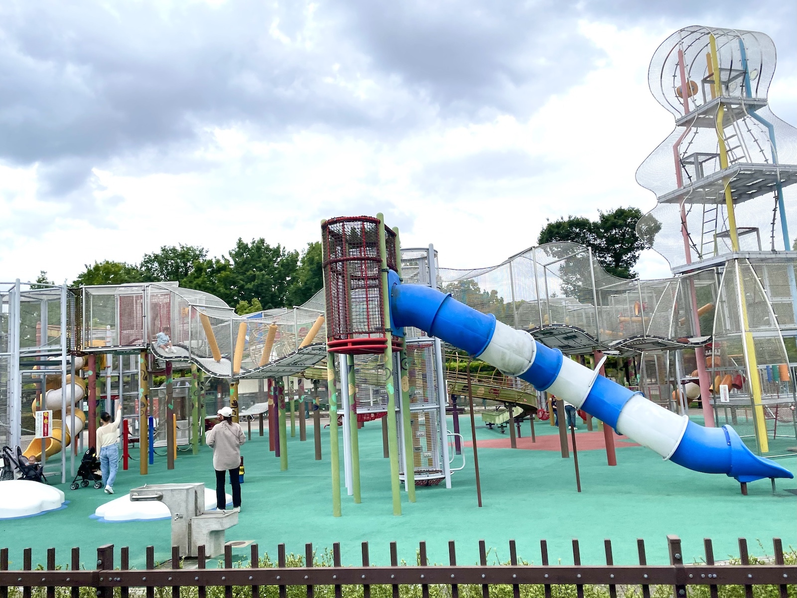 岩ヶ池公園が圧倒的人気の理由とは？格安遊具と混雑回避の極意