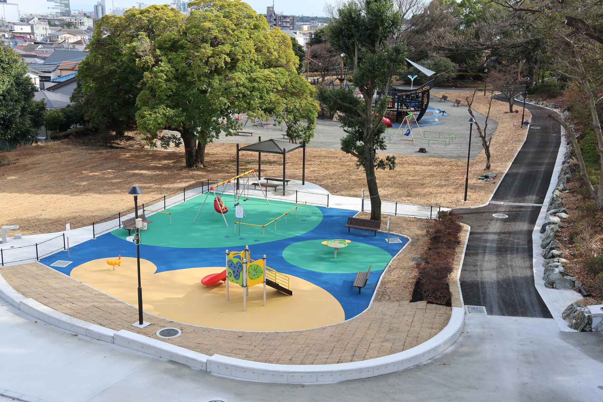 【綾瀬市】光綾公園のバラ園と遊具ガイド！混雑回避の家族攻略法