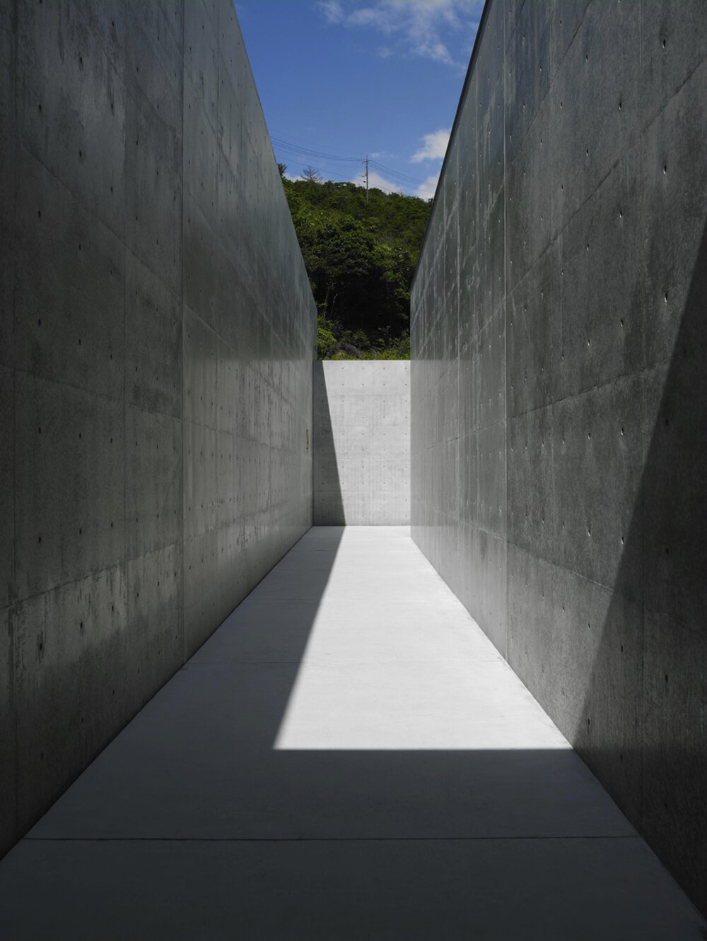 直島の李禹煥美術館が世界を魅了する理由！予約と見どころを徹底解剖