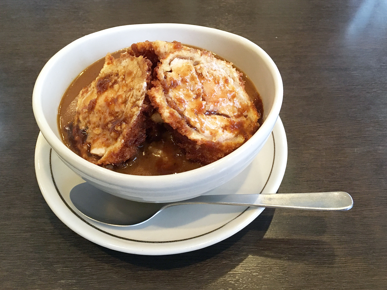 大正10年創業の老舗「とんかつ王ろじ」名物とん丼の秘密と混雑攻略法