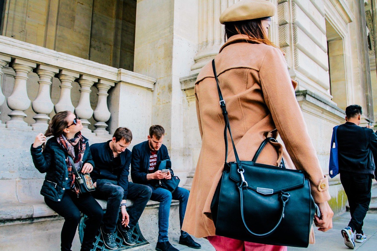 フランス人の服の数は本当に10着？クローゼットの真相と着回し術