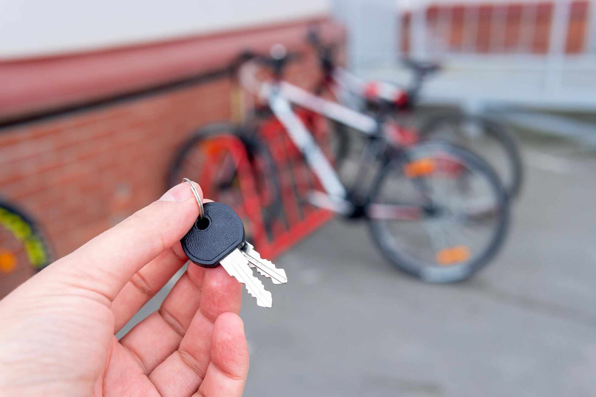 自転車の鍵をなくした！緊急時の開け方と費用相場【2026最新版】