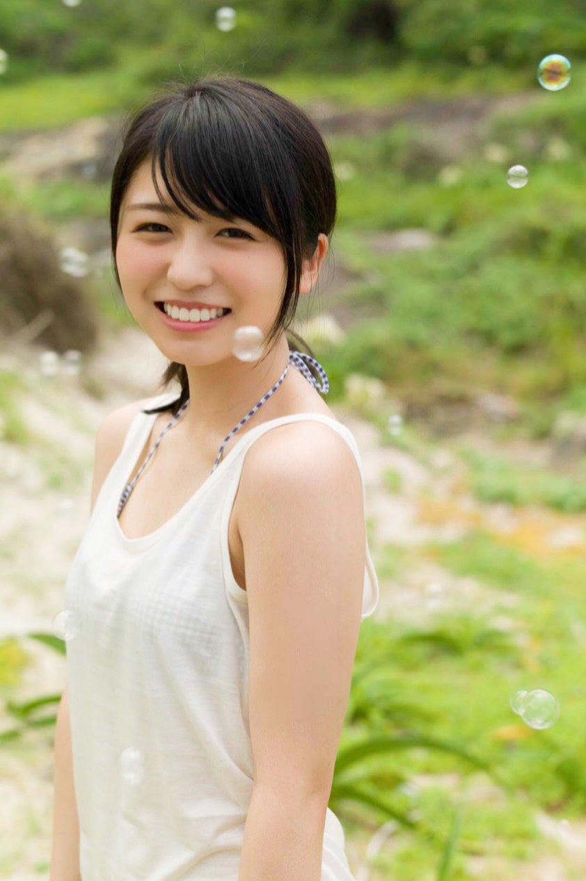長濱ねる、2026年最新グラビアで魅せた「圧倒的静寂」——元アイドルが到達した洗練と素顔の境界線