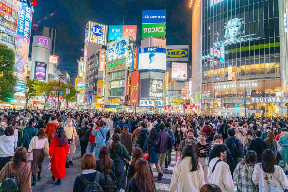 渋谷の街角で囁かれる「ロゴのない超名機」の正体——2026年、スマホの概念が静かに崩壊し始めている