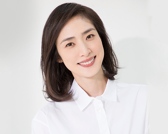 天海祐希元夫はいる？吉川晃司との関係と結婚歴を確認