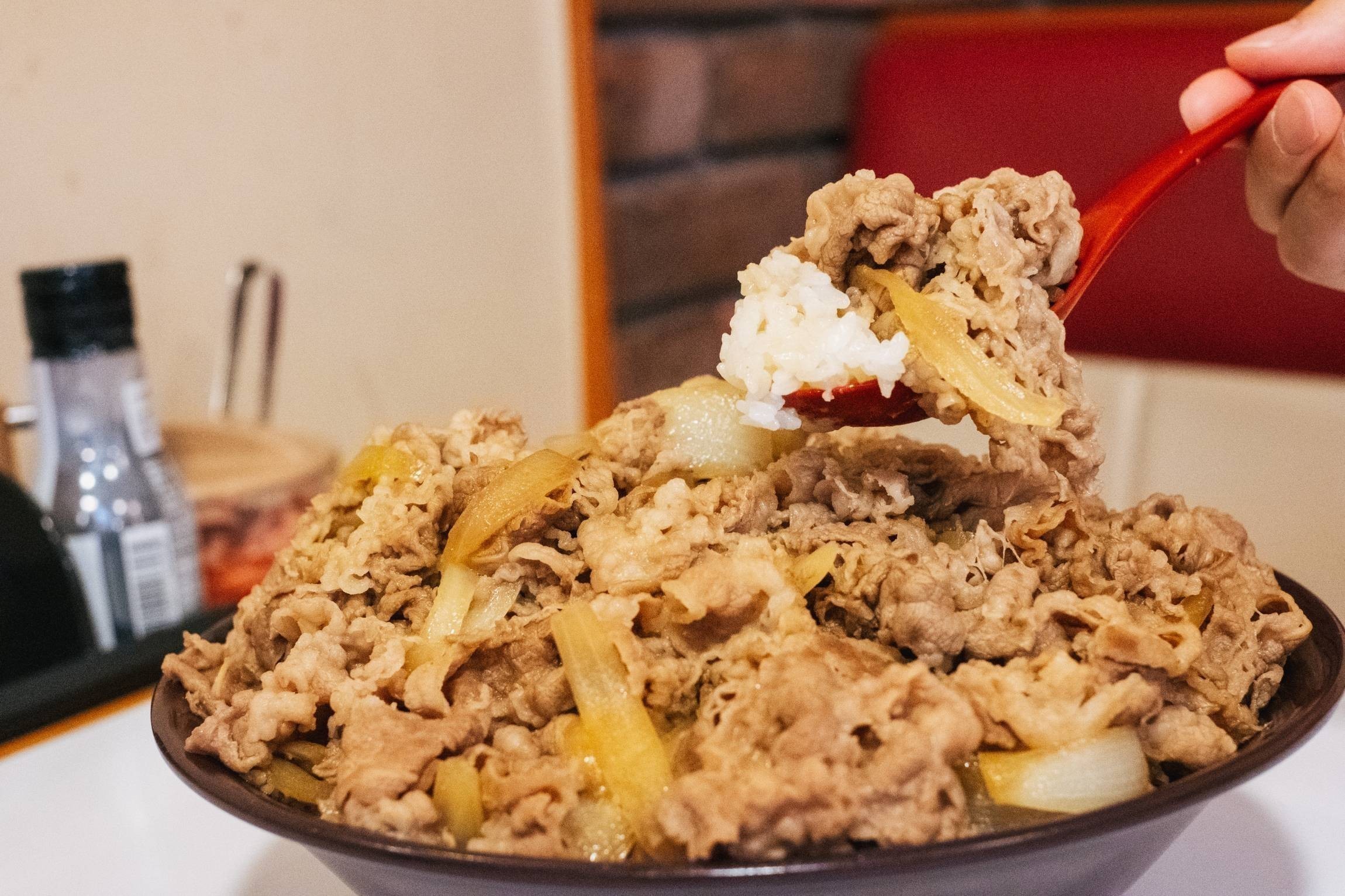 すき家キング牛丼の現在値段と量・カロリーは？最新裏メニュー徹底解剖