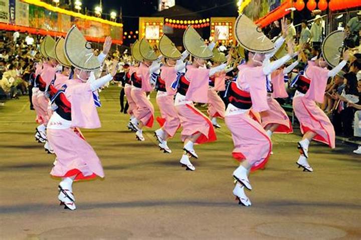 阿波踊りの男踊りを女性が踊る「女男踊り」とは？違いと魅力を徹底解説