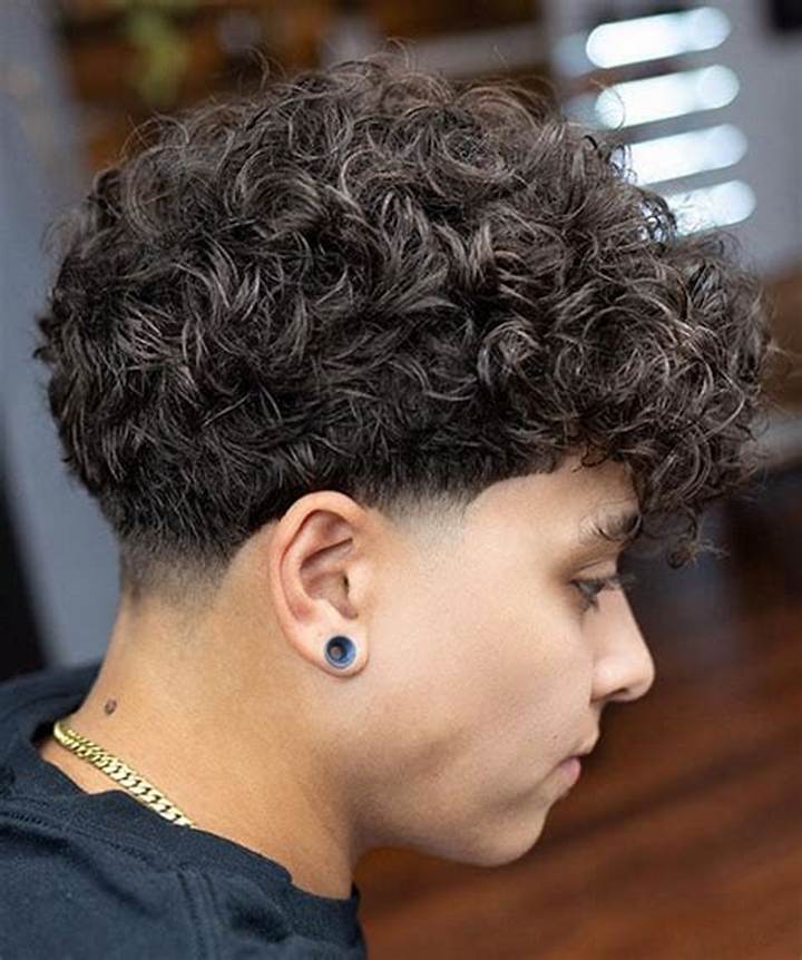 Low Taper Fade for Curly Hair: the Cut That Shapes Without Flattening