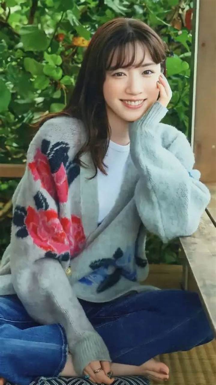 永野芽郁の胸元スタイルと抜群のプロポーションの秘密に迫る