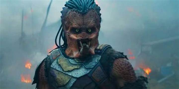 プレデターがマスクを外す瞬間——その顔に込められた意味と映像美
